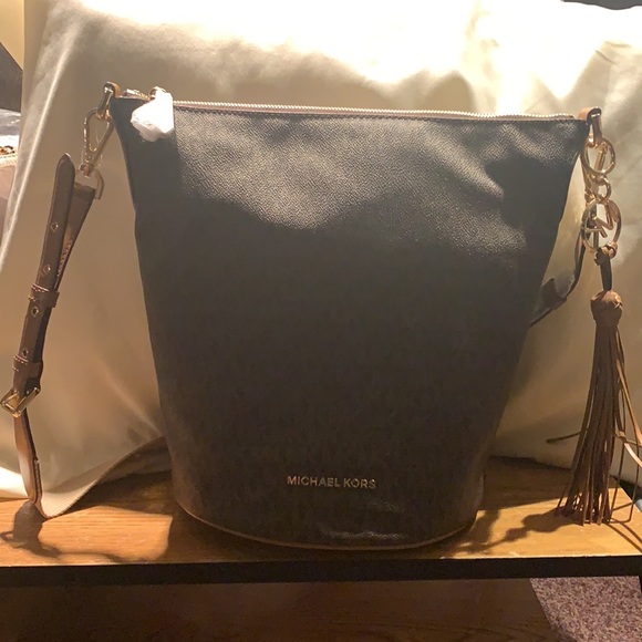 Michael Kors Hand Bags - Picture 4 of 6